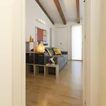 Apartment Artstay - San Raffaele, Near Metro M1, Ac Mailand